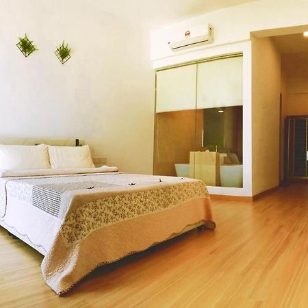 Luxury Seaview Family Suite By Little Cabin George Town Exteriér fotografie